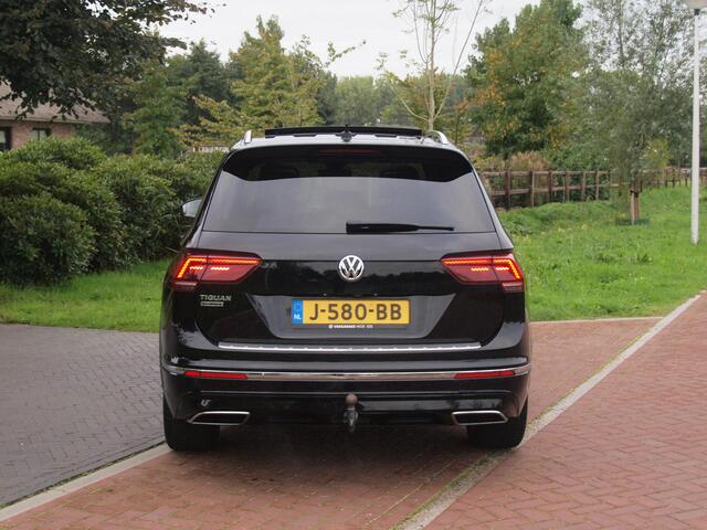 Volkswagen TIGUAN Allspace 1.5 TSI Highline Business R 7p. | Panoramadak | Trekhaak | Camera | Sfeerverlichting | Apple Carplay | NL-Auto |