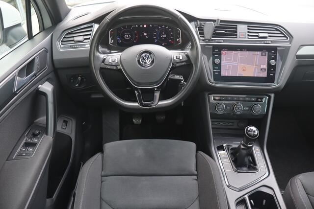 Volkswagen TIGUAN 1.5 TSI Comfortline Business - NL Auto!! Stoelmassage+verw I Pano I Adap Cruise