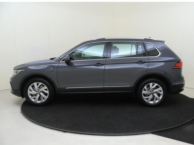 Volkswagen TIGUAN 1.4 TSI Elegance eHybrid | SoH 97% | Trekhaak | Adaptieve demping | Matrix LED verlichting | Adaptieve cruise control | Dodehoekdetectie | Parkeersensoren | Stoel- en stuurwielverwarming |