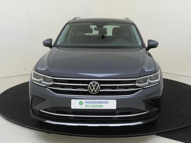 Volkswagen TIGUAN 1.4 TSI Elegance eHybrid | SoH 97% | Trekhaak | Adaptieve demping | Matrix LED verlichting | Adaptieve cruise control | Dodehoekdetectie | Parkeersensoren | Stoel- en stuurwielverwarming |