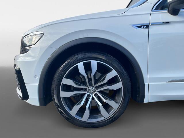 Volkswagen TIGUAN 2.0 TSi DSG-aut. 4Motion Highline R-Line NL Auto | 11-2017 | Pano dak | Trekhaak | 20" | Stoelverwarming | Etc.