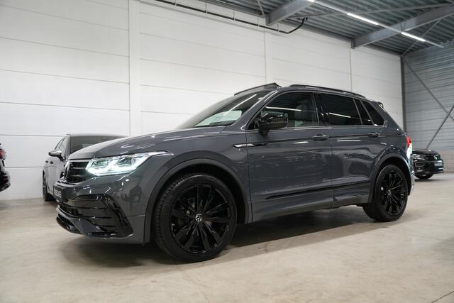 Volkswagen TIGUAN 1.5 TSI R-Line * Pano - Trekhaak - Camera - Black Style - ACC - Blind Spot - 20" - IQ Light - Head Up *
