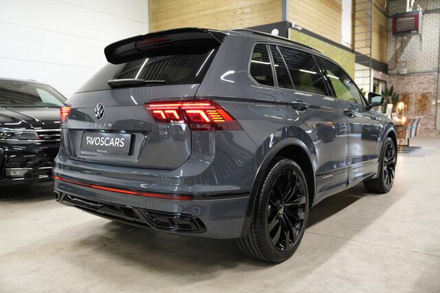 Volkswagen TIGUAN 1.5 TSI R-Line * Pano - Trekhaak - Camera - Black Style - ACC - Blind Spot - 20" - IQ Light - Head Up *