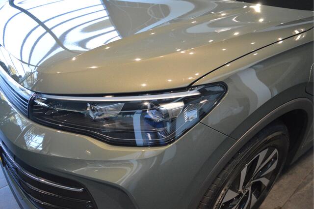Volkswagen TIGUAN 1.5 eHybrid Life carplay cruise camera led 17 inch !!