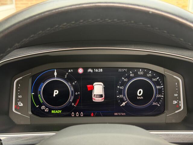 Volkswagen TIGUAN 1.4 TSI eHybrid Elegance | Pano | Keyless | Camera | IQ