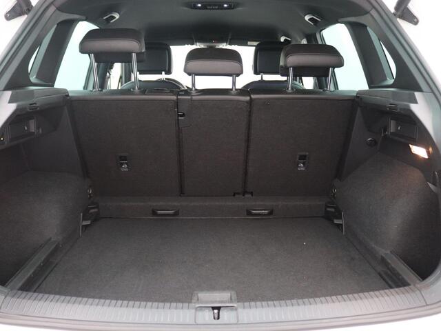 Volkswagen TIGUAN 1.5 TSI R-Line Business+ 150PK DSG Trekhaak, Matrix LED Verlichting, 19" LM Velgen, Navi, Keyless, Stoelverwarming