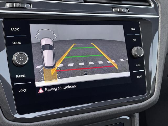 Volkswagen TIGUAN 1.4 TSI 245pk DSG eHybrid R-Line Business+ · Panoramadak · Camera · Wegklapbare Trekhaak · Apple/Android Car Play · 20'' Inch · Dodehoeksensor · Stoelverwarming ·