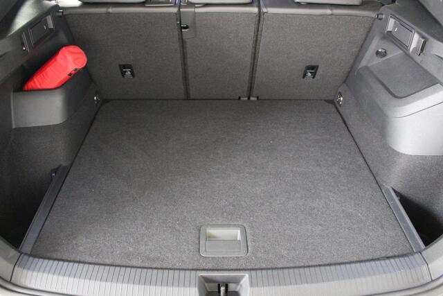 Volkswagen TIGUAN 1.5 eTSI DSG Goal Edition Navigatie | Trekhaak | Matrix Led | Keyless Entry | Easy Open achterklep