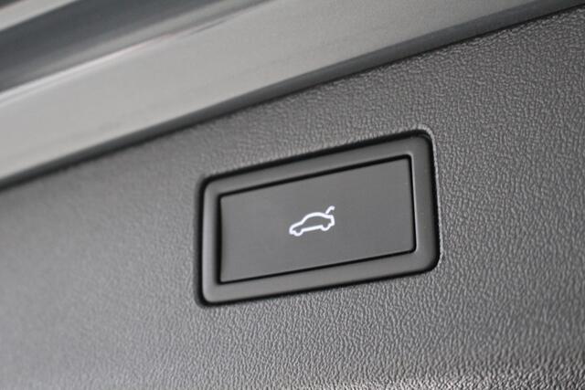 Volkswagen TIGUAN 1.5 eTSI DSG Goal Edition Navigatie | Trekhaak | Matrix Led | Keyless Entry | Easy Open achterklep