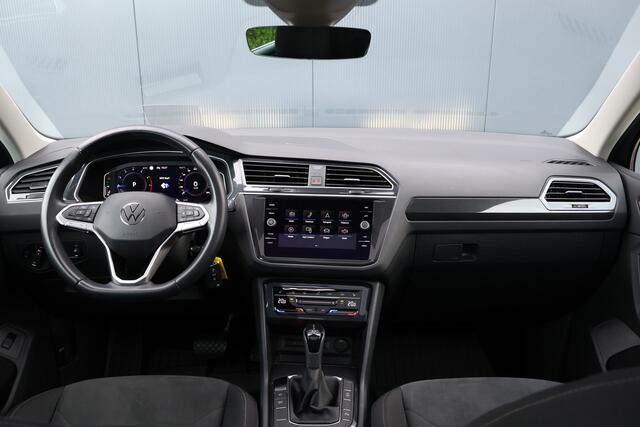 Volkswagen TIGUAN 1.5 TSI Elegance 150pk Automaat | Panoramadak | Head-Up | IQ Light | Stoelverwarming V+A | Active Info Display | 18 Inch
