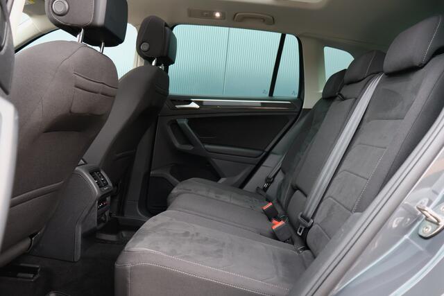 Volkswagen TIGUAN 1.5 TSI Elegance 150pk Automaat | Panoramadak | Head-Up | IQ Light | Stoelverwarming V+A | Active Info Display | 18 Inch