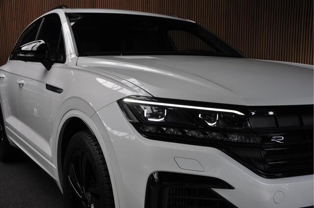 Volkswagen TOUAREG 3.0 TSi 4M R-line Head-up Luchtvering Dynaudio Stoel ventilatie Trekhaak elektrisch uitklapbaar