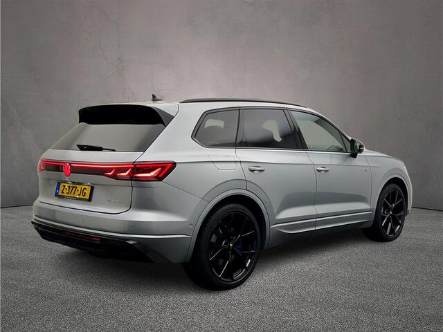 Volkswagen TOUAREG R 3.0 TSI eHybrid 462pk Tiptronic Trekhaak, Luchtvering, Panoramadak, Adaptive cruise control, Elektrische achterklep, LED matrix koplampen, 360 camera, Lederen bekleding