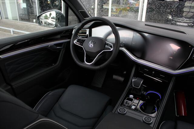 Volkswagen TOUAREG 3.0 TSi eHybrid 4MOTION Elegance | Luchtvering | Trekhaak | Pano | Vol |