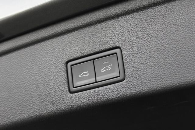 Volkswagen TOUAREG 3.0 TSi eHybrid 4MOTION Elegance | Luchtvering | Trekhaak | Pano | Vol |