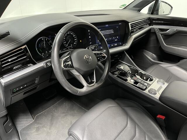 Volkswagen TOUAREG 3.0 TSi eHybrid 4MOTION / AUTOMAAT/ PANO/ 381 PK/ LUCHTVERING/ TREKHAAK/ 360 CAMERA/ KEYLESS/ LEDEREN MEMORY SEATS/ STOELVERWARM. EN VENTILATIE/ CRUISE/ APP CONNECT/ MATRIX/ 21" LMV