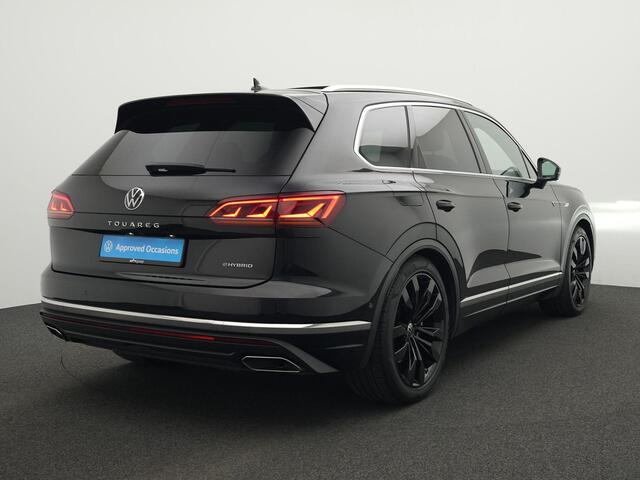 Volkswagen TOUAREG 3.0 TSi eHybrid 340 pk Tiptronic 4MOTION Elegance | Panoramdak | Trekhaak | Leder 'Savona' | Comfortstoelen incl. stoelventilatie/massage | Servosluiting portieren | Head-up display