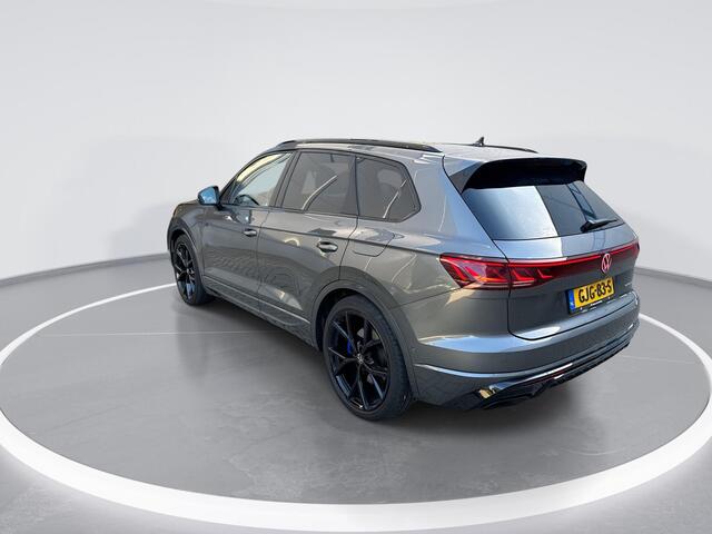 Volkswagen TOUAREG 3.0 TSi 462pk DSG eHybrid 4MOTION R · Luchtvering · Panoramadak · Nachtzicht · 360 Camera · Elek. Trekhaak · Stoelventilatie · Massage · 22'' Inch · Garantie t/m 27-08-2028 of 100.000km