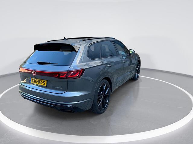 Volkswagen TOUAREG 3.0 TSi 462pk DSG eHybrid 4MOTION R · Luchtvering · Panoramadak · Nachtzicht · 360 Camera · Elek. Trekhaak · Stoelventilatie · Massage · 22'' Inch · Garantie t/m 27-08-2028 of 100.000km