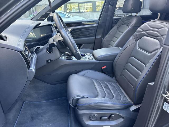 Volkswagen TOUAREG 3.0 TSi 462pk DSG eHybrid 4MOTION R · Luchtvering · Panoramadak · Nachtzicht · 360 Camera · Elek. Trekhaak · Stoelventilatie · Massage · 22'' Inch · Garantie t/m 27-08-2028 of 100.000km