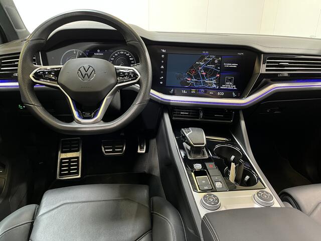 Volkswagen TOUAREG 3.0 TSi 4MOTION R / AUTOMAAT/ PANO/ 2X R-LINE/ 462PK/ LUCHTVERING/ LEER/ HEAD-UP DISPLAY/ ADAPT. CRUISE/ MATRIX/ RIJ-MODI/ NAVI/ PARK. SENSOREN + CAMERA/ STOEL-STUUR V ERWARM./ 4-ZONE CLIMA