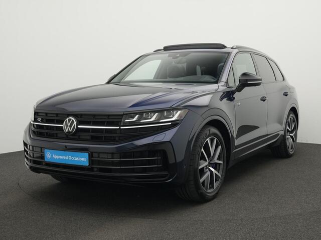 Volkswagen TOUAREG 3.0 TSi 462 pk tiptronic eHybrid 4MOTION R | Panoramadak | Servosluiting portieren | Leder 'Vienna' | Head-Up Display | Geheugenstoelen | Rondomzicht camera