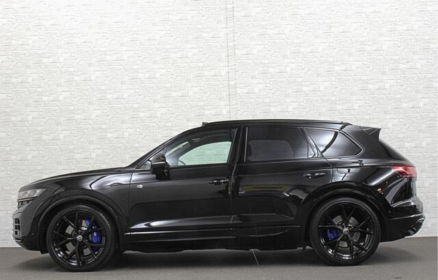 Volkswagen TOUAREG R 3.0 TSI 462PK E-Hybrid | Luchtvering | Puglia-Leder | Panorama | DYN-Audio | Massage | Ventilatie | ACC | Trekhaak | Nachtzicht | Head-Up | Ergo-Comfort | 22" | Keyless-Entry | Memory | 4-Zone Clima | ISO-Glas | Stoelverwarming V+A | Dodehoek | Standkac