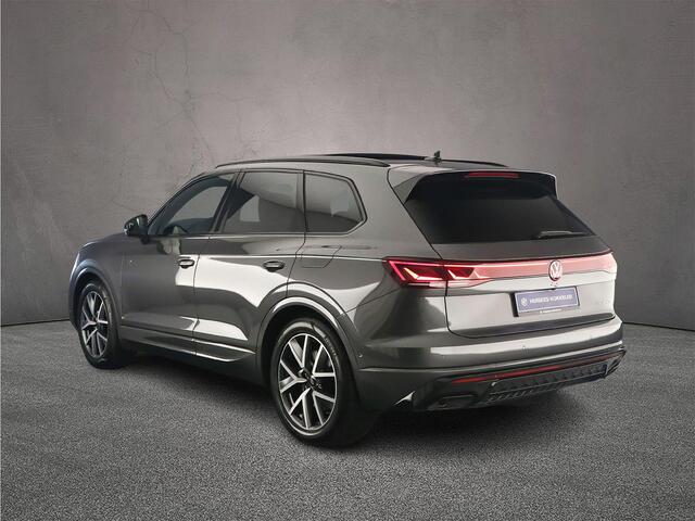 Volkswagen TOUAREG R Edition 3.0 TSI eHybrid 462pk Tiptronic Trekhaak, Luchtvering, Lederen bekleding, Panoramadak, Head up display. DYN audio, Adaptive cruise control