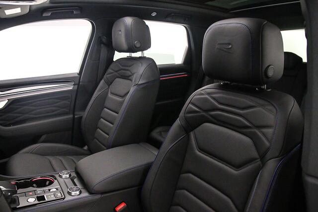Volkswagen TOUAREG R Edition 3.0 TSI eHybrid 462pk Tiptronic Trekhaak, Luchtvering, Lederen bekleding, Panoramadak, Head up display. DYN audio, Adaptive cruise control