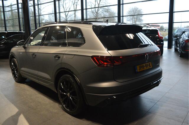 Volkswagen TOUAREG 3.0 TSi eHybrid 4MOTION R pano leer camera 21 inch !!