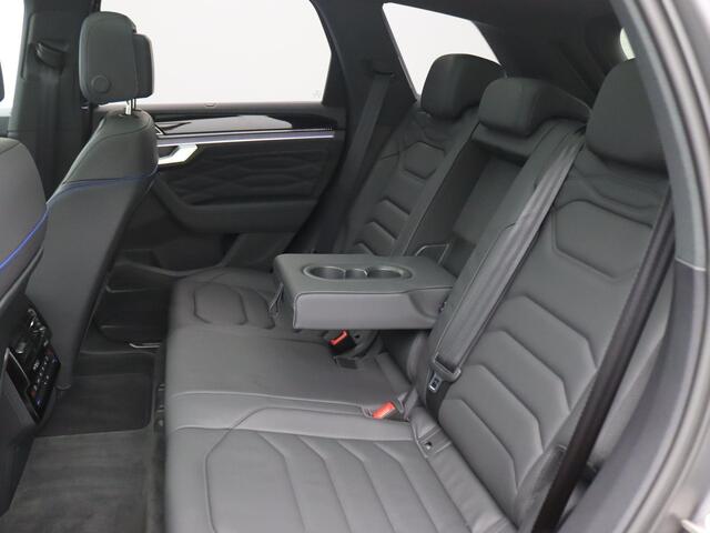 Volkswagen TOUAREG 3.0 TSi eHybrid 4MOTION R Edition 463PK Aut. Trekhaak, 22" LM Velgen, Pano-Schuifdak, Puglia Leder, 360gr. Camera, Stoelverwarming & Koeling, Memorystoel, Servosluiting, Head-Up Display