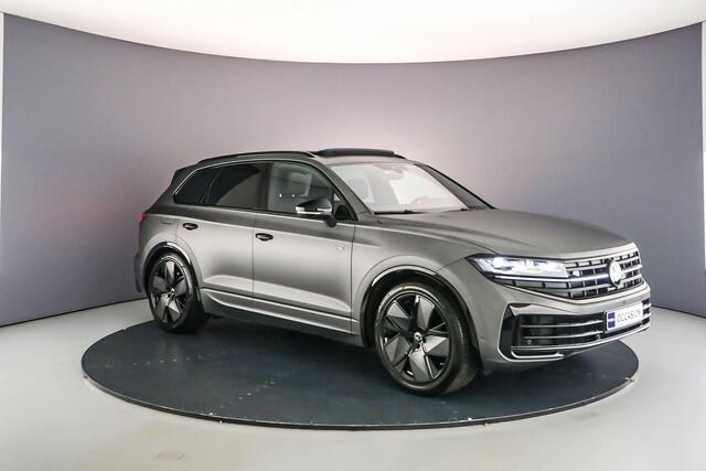 Volkswagen TOUAREG R 3.0 TSI eHybrid 462pk Tiptronic Trekhaak, Panoramadak, Lederen bekleding, Luchtvering, Head up display, LED matrix verlichting, 360 camera, Adaptive cruise control