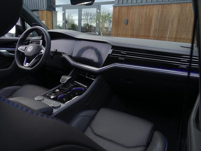 Volkswagen TOUAREG 3.0 TSi eHybr 462PK 4M R-Line / Highline / 2024 / LED