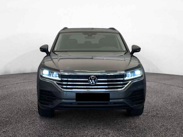 Volkswagen TOUAREG 3.0 TDI Grijs Kenteken ACC Luchtvering Comfortstoelen Trekhaak