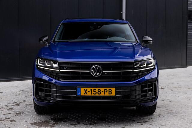 Volkswagen TOUAREG 3.0 TSi eHybrid 4MOTION R | Luchtvering | Panoramadak | Matrix Led IQ | Discover Pro Max | Comfort-Stoelen | Trekhaak | Stoelverwarming V + A | Nachtzicht-Assistent | Park Assist Pro | Connectivity-Pakket | Adaptieve Cruise Control |