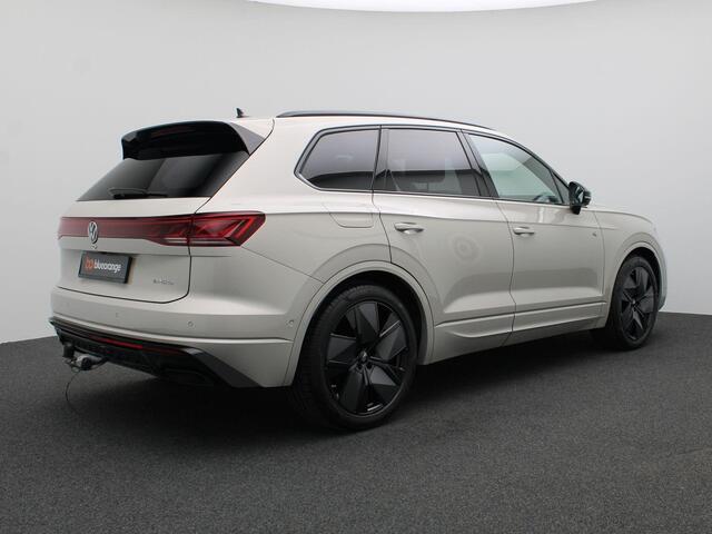 Volkswagen TOUAREG 3.0 TSi eHybrid 4MOTION R Edition 463PK Aut. Pano-Schuifdak, Nachtzicht Camera, Trekhaak, Dynaudio, 21" LM Velgen, Puglia Leder, Keyless, Alarm, Stoel-Stuurverwarming, Matrix-LED Verlichting