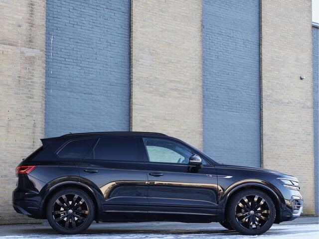 Volkswagen TOUAREG 3.0 V6 TDI R-Line 4Motion | Massage | Luchtvering | HUD | Matrix | ACC | Achterasbesturing |