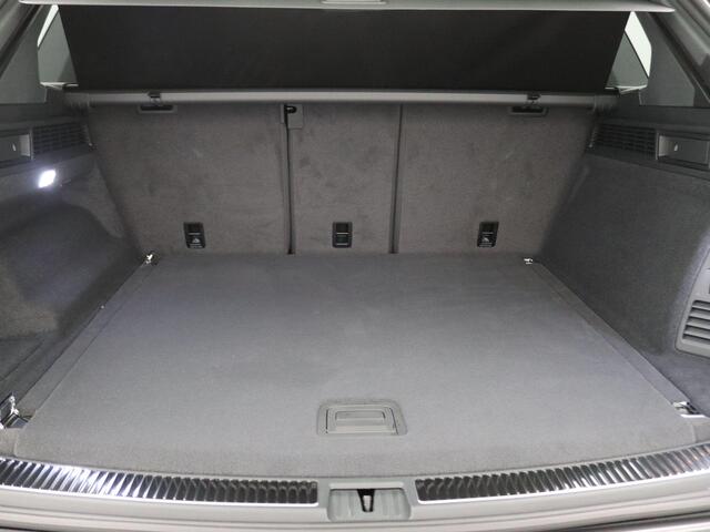 Volkswagen TOUAREG 3.0 TSi eHybrid 4MOTION R Edition 463PK DSG matrix led, trekhaak, panoramadak, 360gr. camera, leder, luchtvering, keyless, stuur-stoelverwarming, Dynaudio, head-up display, 22" lichtmetaal