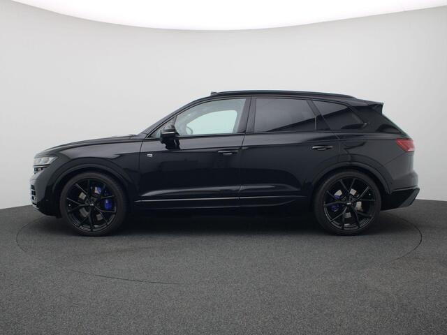 Volkswagen TOUAREG 3.0 TSi eHybrid 4MOTION R Edition 463PK DSG matrix led, trekhaak, panoramadak, 360gr. camera, leder, luchtvering, keyless, stuur-stoelverwarming, Dynaudio, head-up display, 22" lichtmetaal