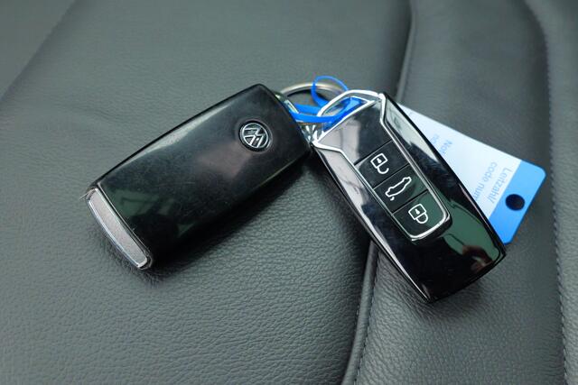 Volkswagen TOUAREG 3.0 TSi eHybrid 4MOTION | Trekhaak | DYNAudio | Keyless | Leer | 22" licht metaal