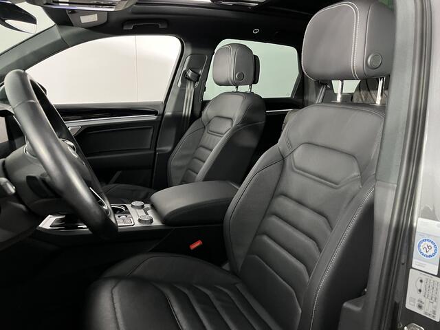 Volkswagen TOUAREG 3.0 TSi eHybrid 4MOTION Elegance / AUTOMAAT/ 381PK/ PANO/ TREKHAAK/ LUCHTVERING/ LEER/ MEMORY SEAT/ STOELVERWARM. V&A/ APP-CONNECT/ NAVI/ HEAD-UP DISPLAY