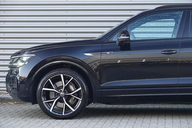 Volkswagen TOUAREG 3.0 Tsi 4MOTION R | Pano | Nachtzicht | Trekhaak | Massage | Ventilatie | HUD | ACC |
