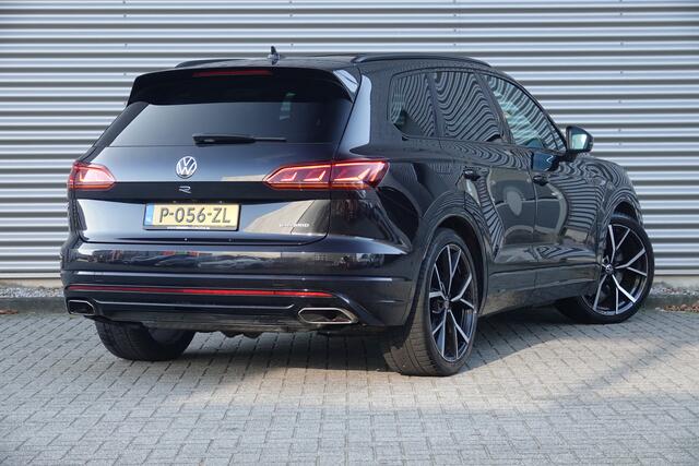 Volkswagen TOUAREG 3.0 Tsi 4MOTION R | Pano | Nachtzicht | Trekhaak | Massage | Ventilatie | HUD | ACC |