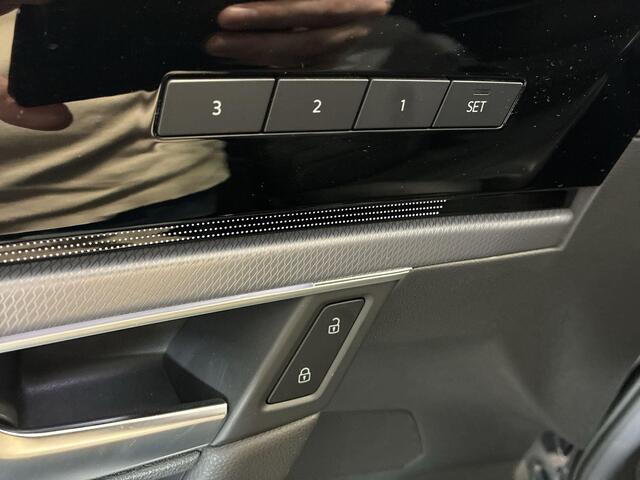 Volkswagen TOUAREG 3.0 TSI 462pk DSG 4MOTION R-Line · Camera · Luchtvering · Panoramadak · Wegklapbare Trekhaak · Keyless · Elek. Achterklep · Leder · Apple/Android Car Play ·