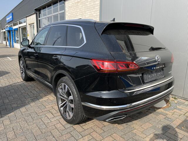 Volkswagen TOUAREG 3.0 TSI eHybrid 4MOTION Elegance / AUTOMAAT/ 381PK/ PANO/ LUCHTVERING/ STUURVERWARM./ STOELVERWARM.+KOEL.V+A/ MEMORYSEAT/ ELEK.KLEP/ ACC/ LEDER/ KEYLESS/ APP-CONNECT/ NAVI/ DAB/ CLIMA/ NAVI/ RIJ-MODI/ 21'' LMV