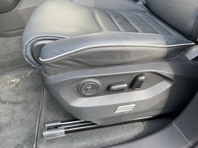 Volkswagen TOUAREG 3.0 TSI eHybrid 4MOTION Elegance / AUTOMAAT/ 381PK/ PANO/ LUCHTVERING/ STUURVERWARM./ STOELVERWARM.+KOEL.V+A/ MEMORYSEAT/ ELEK.KLEP/ ACC/ LEDER/ KEYLESS/ APP-CONNECT/ NAVI/ DAB/ CLIMA/ NAVI/ RIJ-MODI/ 21'' LMV