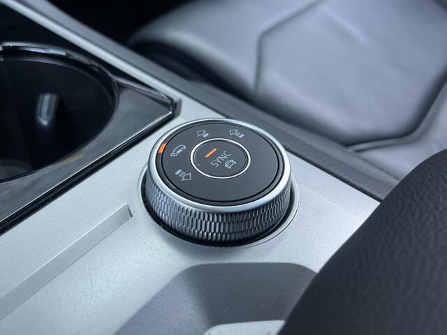 Volkswagen TOUAREG 3.0 TSi eHybrid 4MOTION Bj 2021 km 48.000 nap 1e eigenaar