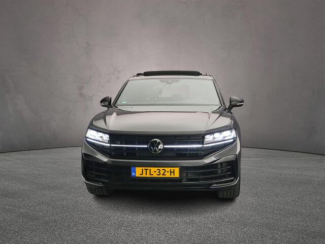 Volkswagen TOUAREG R Edition 3.0 TSI eHybrid 462pk Tiptronic Trekhaak, Luchtvering, Lederen bekleding, Panoramadak, Adaptive cruise control, Elektrische achterklep, LED matrix koplampen