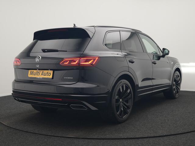 Volkswagen TOUAREG 3.0 TSi 4MOTION R PHEV 462pk Dealer O.H. | Luchtvering | Trekhaak Af Fabriek | Panodak | Adaptive Cruise | Lederen Sportstoelen Memory & Verwarmd | Camera | 21"L.M | Stuur Verwarmd | Keyless | Apple Carplay | Blis | Plug In Hybrid |