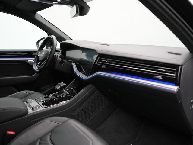 Volkswagen TOUAREG 3.0 TSi 4MOTION R PHEV 462pk Dealer O.H. | Luchtvering | Trekhaak Af Fabriek | Panodak | Adaptive Cruise | Lederen Sportstoelen Memory & Verwarmd | Camera | 21"L.M | Stuur Verwarmd | Keyless | Apple Carplay | Blis | Plug In Hybrid |